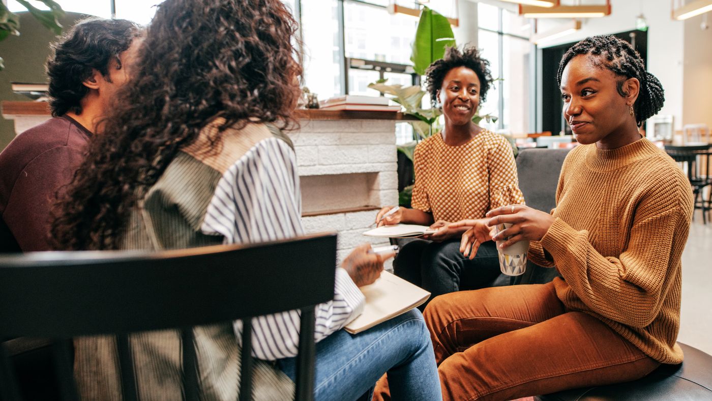 Superando o Isolamento Social no Exterior: Estratégias para Sentir-se em Casa